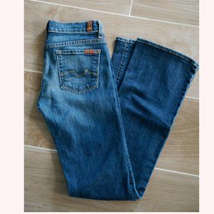 7 for All Mankind Boycutt Jeans Light Distress Size 26 Flair